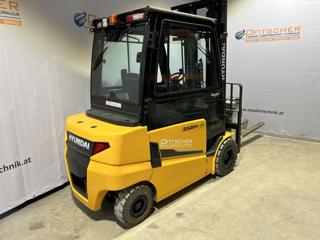 Hyundai-35BH-9-Elektro 4 Rad-Stapler-www.staplertechnik.at