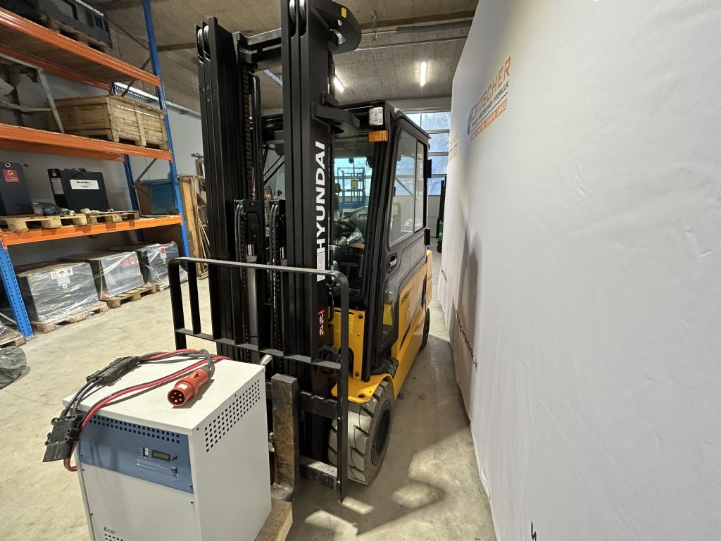 Hyundai-35BH-9-Elektro 4 Rad-Stapler-www.staplertechnik.at