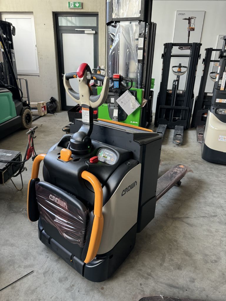 Crown WT 3040 Electric Pallet Truck www.staplertechnik.at