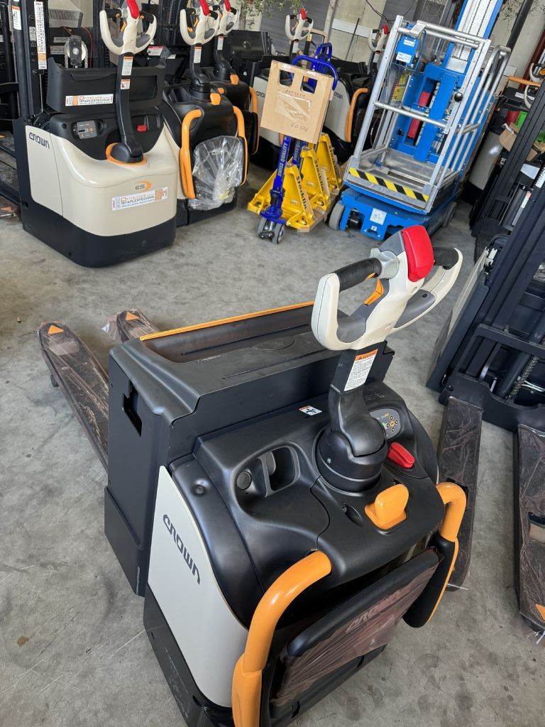 Crown-WT 3040-Niederhubwagen-www.staplertechnik.at