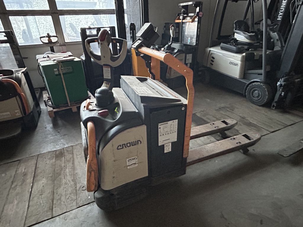 Crown WT 3040 Electric Pallet Truck www.staplertechnik.at