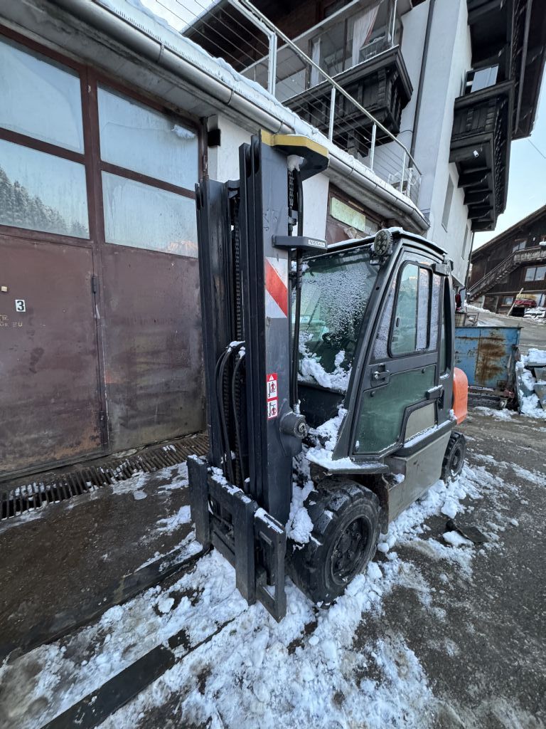 Nissan YG1D2A30Q Dieselstapler www.staplertechnik.at