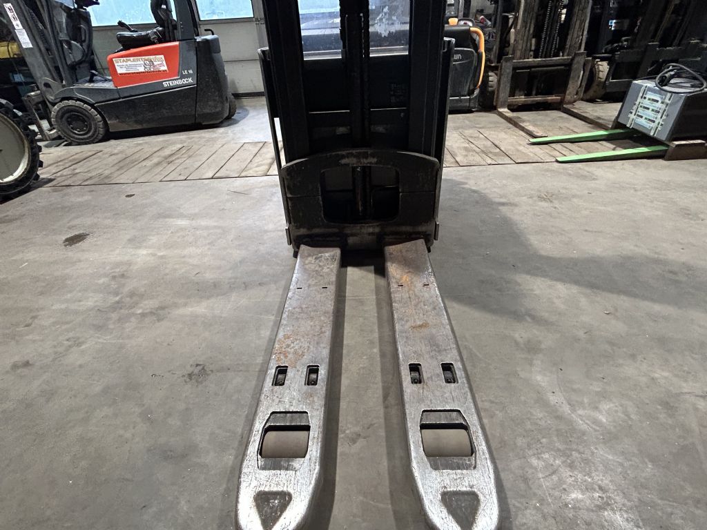 Crown-DT 3040-Hochhubwagen-www.staplertechnik.at