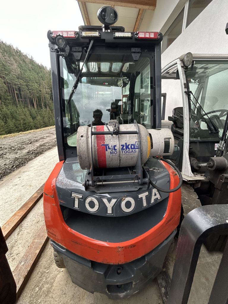 Toyota-02-8FGF25-Treibgasstapler-www.staplertechnik.at