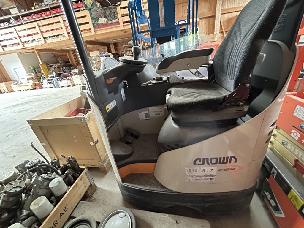 Crown-ESR5260 1.6 -Schubmaststapler-www.staplertechnik.at