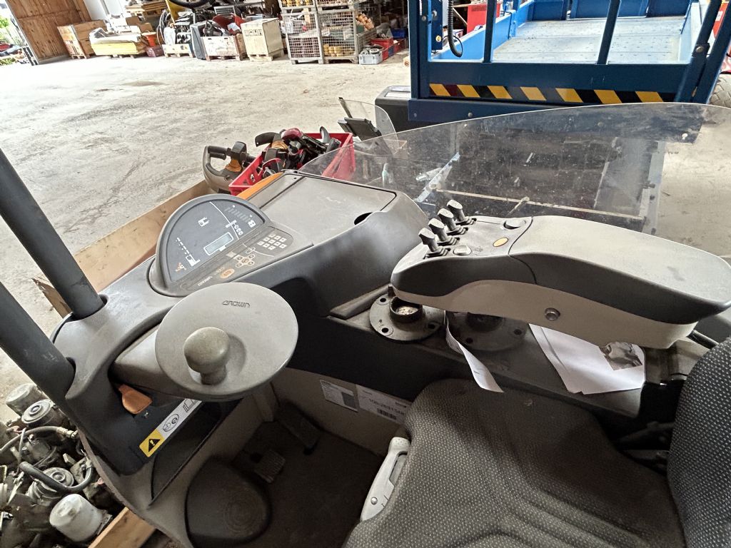 Crown-ESR5260 1.6 -Schubmaststapler-www.staplertechnik.at