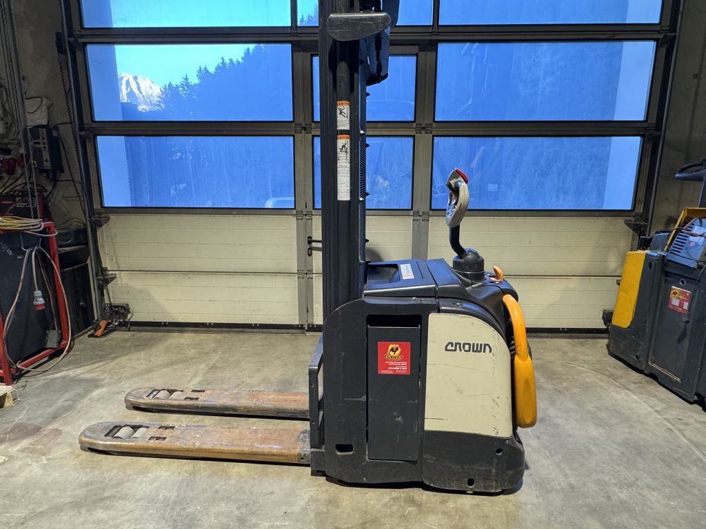 Crown ETI4000 1.6 High Lift stacker www.staplertechnik.at