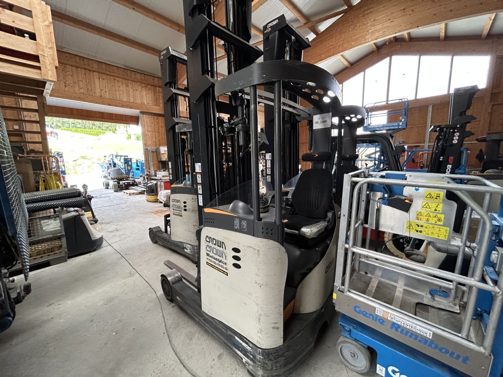 Crown-ESR5260 1.6 -Schubmaststapler-www.staplertechnik.at