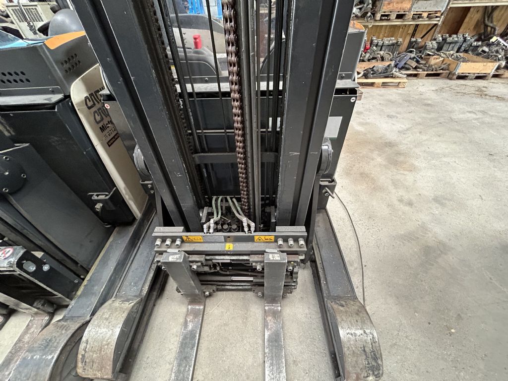 Crown-ESR5260 1.6 -Schubmaststapler-www.staplertechnik.at