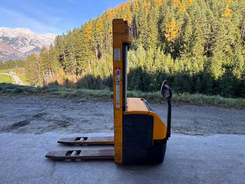 Jungheinrich EJC 214 High Lift stacker www.staplertechnik.at Jungheinrich EJC 214 High Lift stacker www.staplertechnik.at