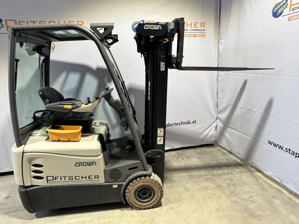 Crown-SCT6220-1.6-Elektro 4 Rad-Stapler-www.stapler-mueller.com