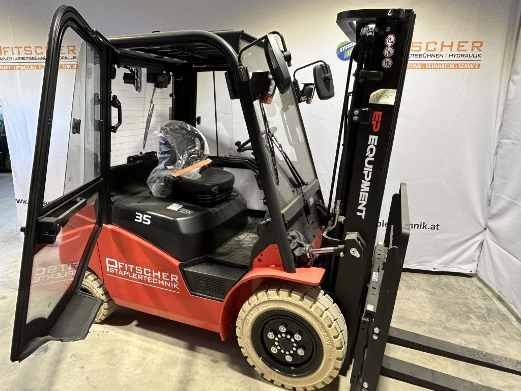 EP EFL353S Electric 4-wheel forklift www.staplertechnik.at EP EFL353S Electric 4-wheel forklift www.staplertechnik.at