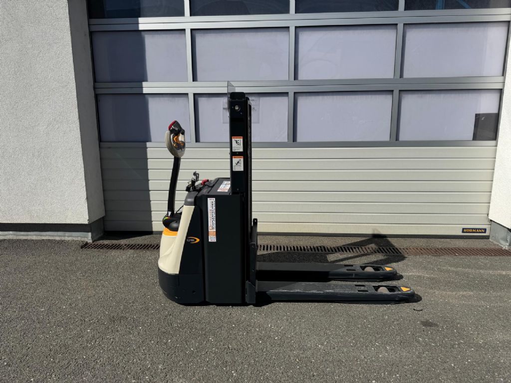 Crown DS 3040 LI ION Doppelstockstapler www.staplertechnik.at