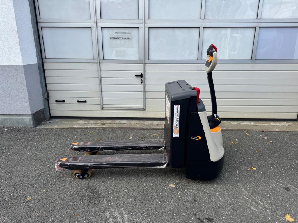 Crown WP 3215 Niederhubwagen www.staplertechnik.at Crown WP 3215 Niederhubwagen www.staplertechnik.at