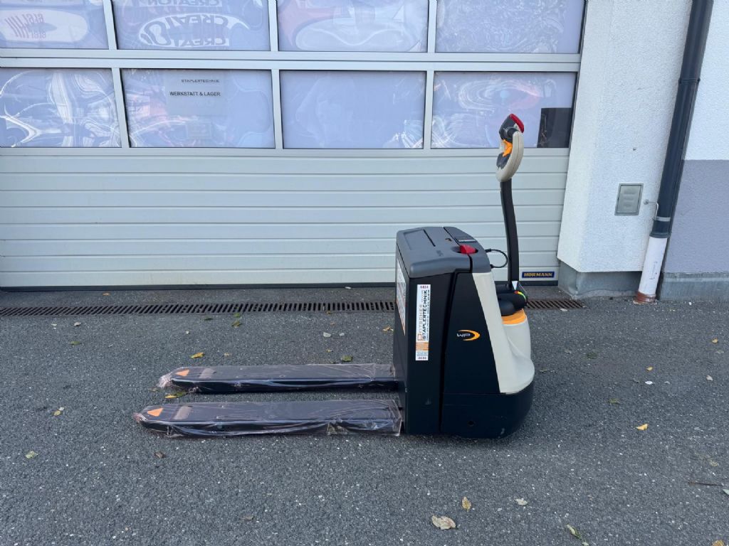 Crown WP3020 Niederhubwagen www.staplertechnik.at Crown WP3020 Niederhubwagen www.staplertechnik.at