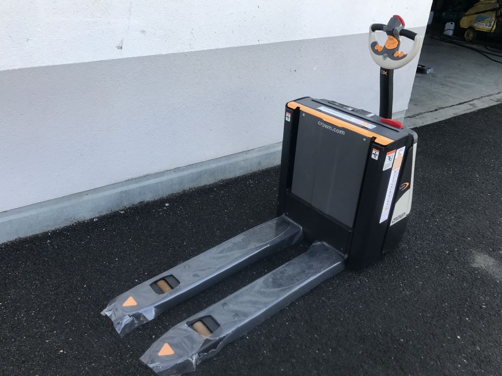 Crown WP 3080 Elektro-Hubwagen mit Masthub Electric Pallet Truck www.staplertechnik.at