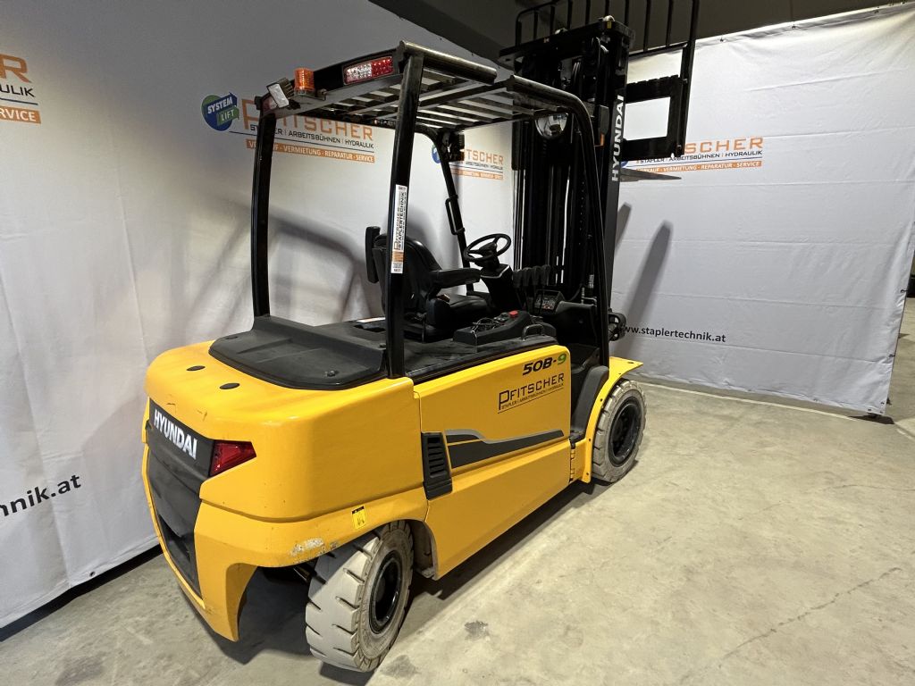 Hyundai-50B-9-Elektro 4 Rad-Stapler-www.staplertechnik.at