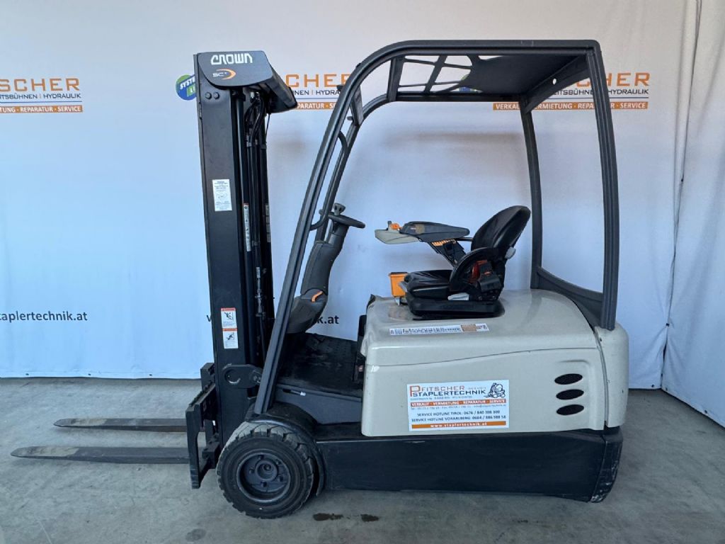 Crown SCT6260 - 2.0 Elektro 3 Rad-Stapler www.staplertechnik.at Crown SCT6260 - 2.0 Elektro 3 Rad-Stapler www.staplertechnik.at