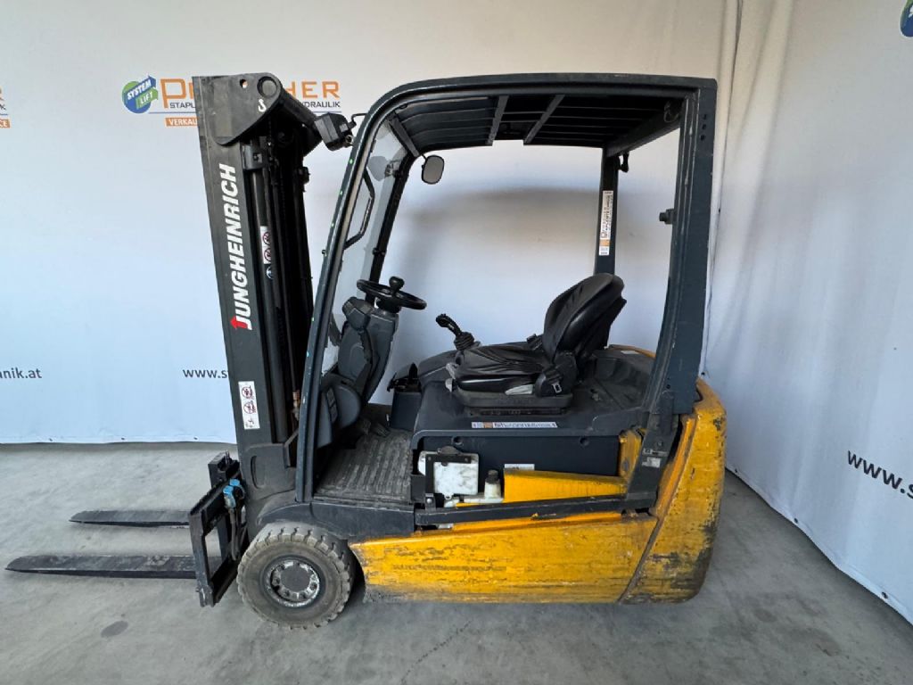 Jungheinrich EFG 216 Elektro 3 Rad-Stapler www.staplertechnik.at Jungheinrich EFG 216 Elektro 3 Rad-Stapler www.staplertechnik.at