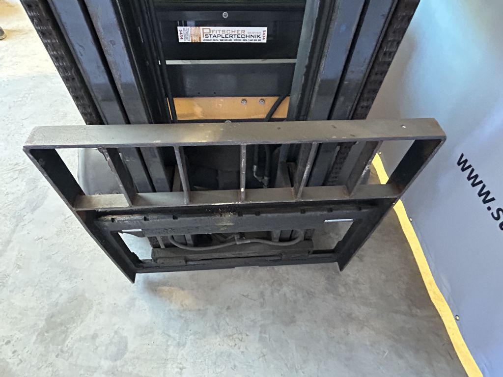 UniCarriers-G1Q2L30Q-Elektro 4 Rad-Stapler-www.staplertechnik.at