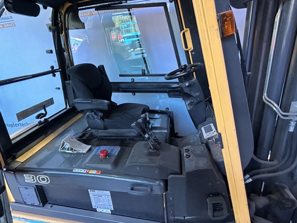 UniCarriers-G1Q2L30Q-Elektro 4 Rad-Stapler-www.staplertechnik.at