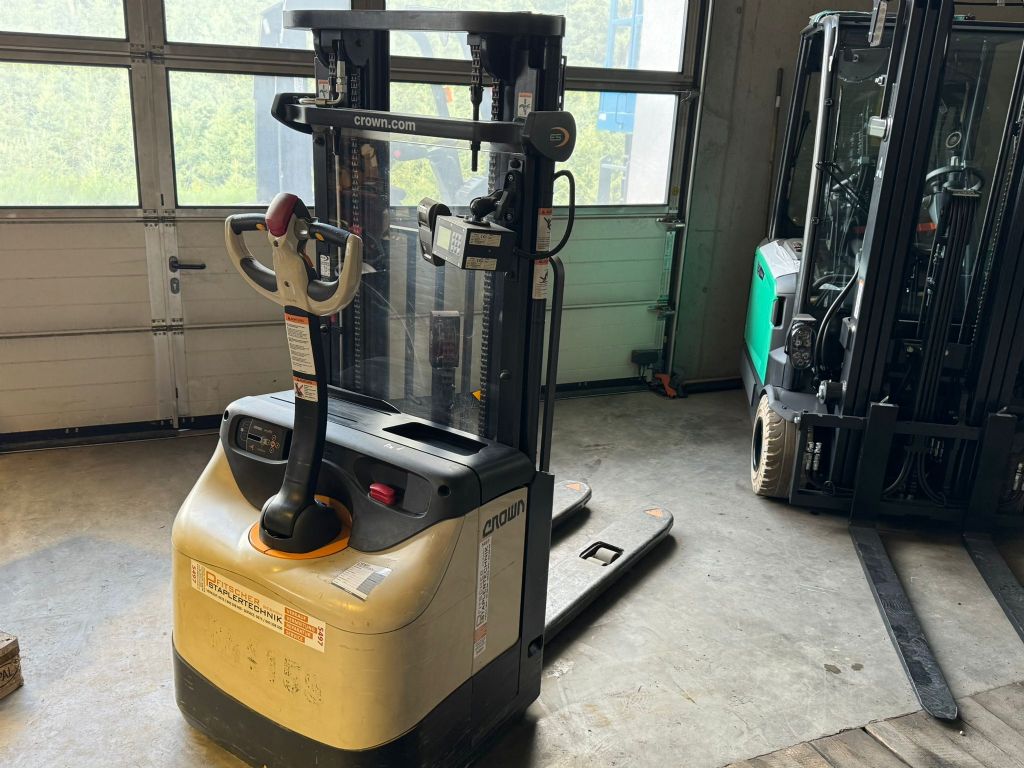 Crown-ES 4000-Hochhubwagen-www.stapler-mueller.com