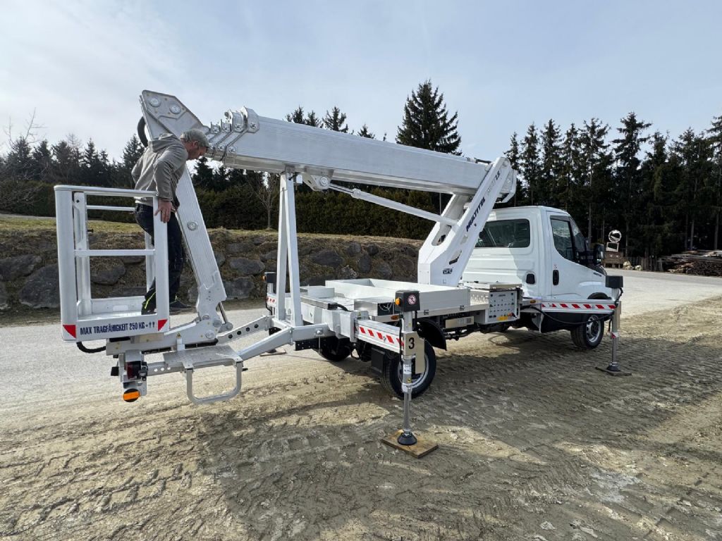 Multitel MJE 250 Trailer Platform www.staplertechnik.at