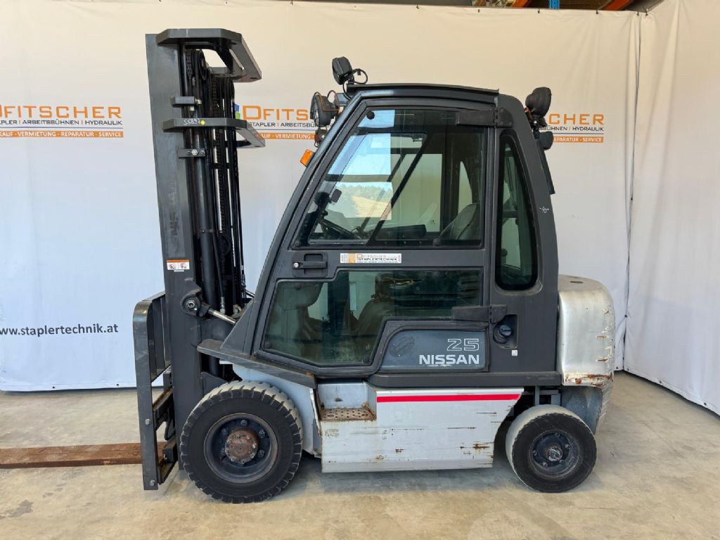 Nissan Y1D2A25Q Diesel Forklift www.staplertechnik.at