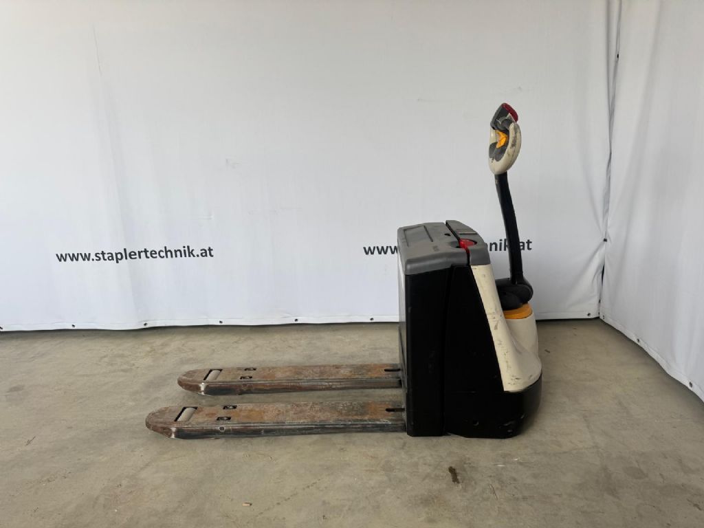 Crown WP 3215 Niederhubwagen www.staplertechnik.at Crown WP 3215 Niederhubwagen www.staplertechnik.at