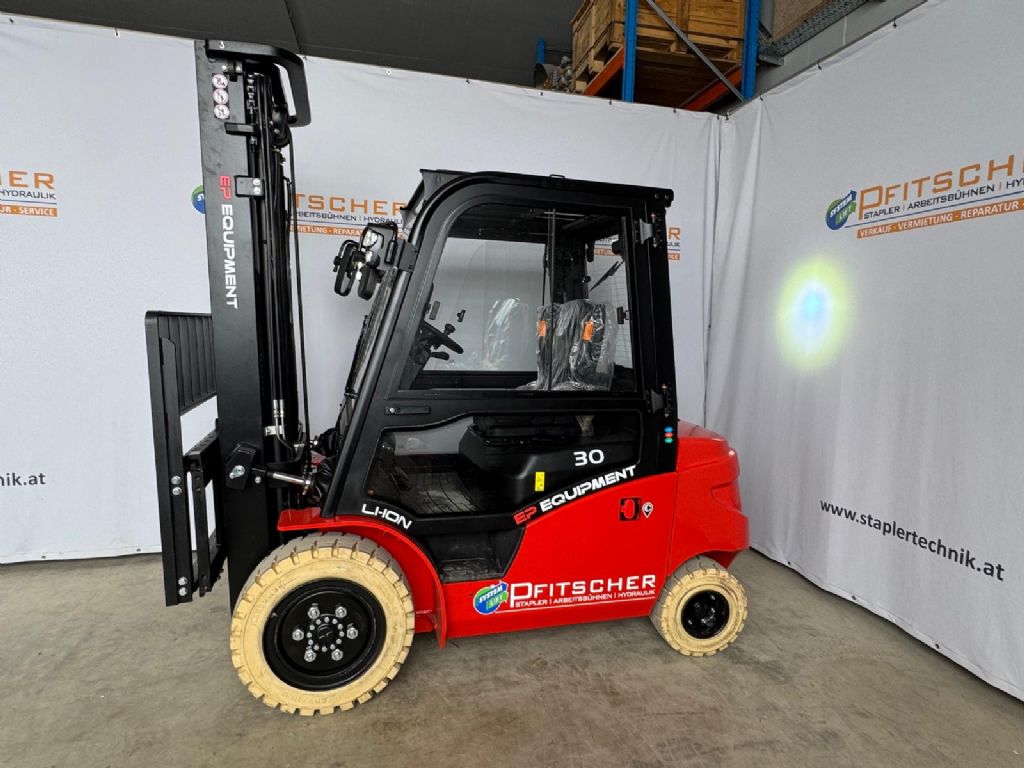 EP EFL 303 Electric 4-wheel forklift www.staplertechnik.at