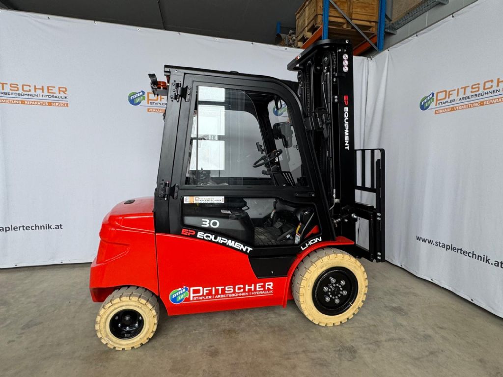 EP EFL 303 Electric 4-wheel forklift www.staplertechnik.at