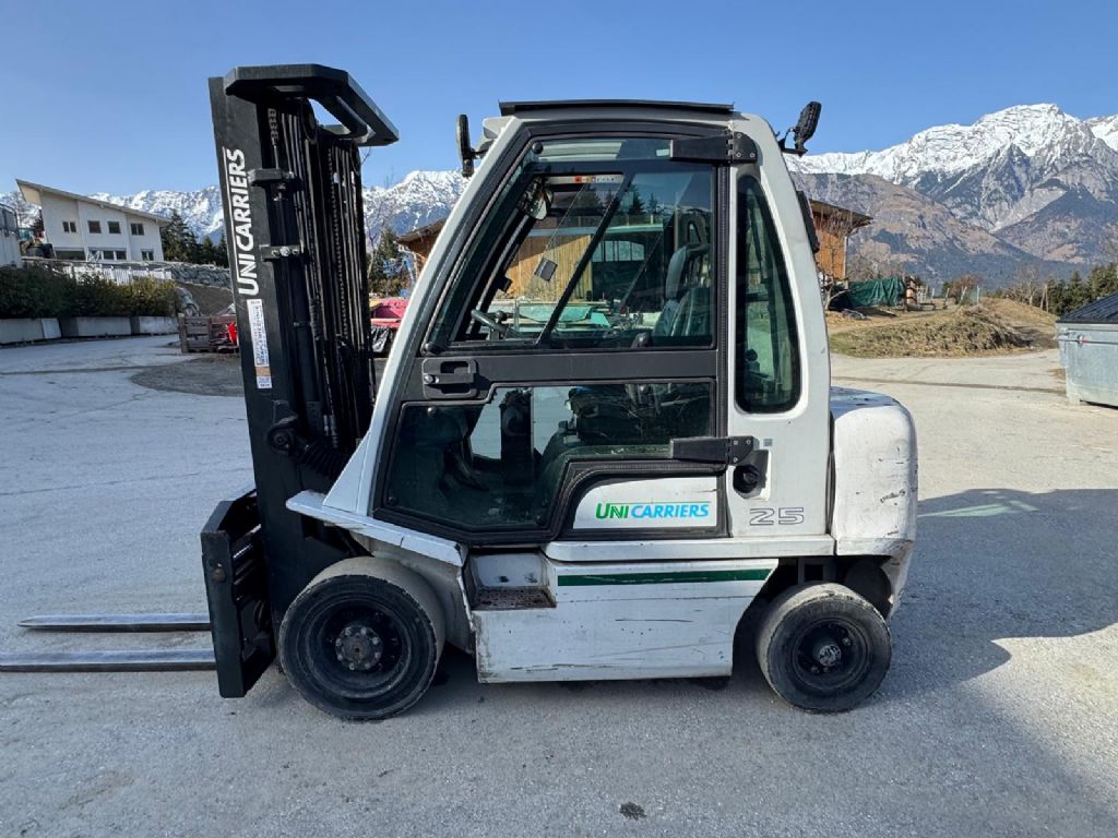 UniCarriers DX25 Diesel Forklift www.staplertechnik.at