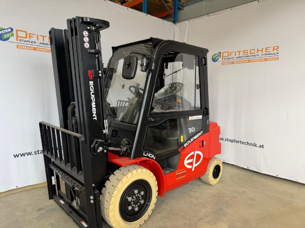 EP EFL 303 Electric 4-wheel forklift www.staplertechnik.at
