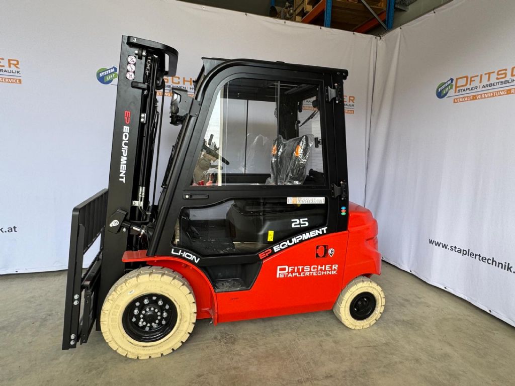 EP EFL253 Electric 4-wheel forklift www.staplertechnik.at