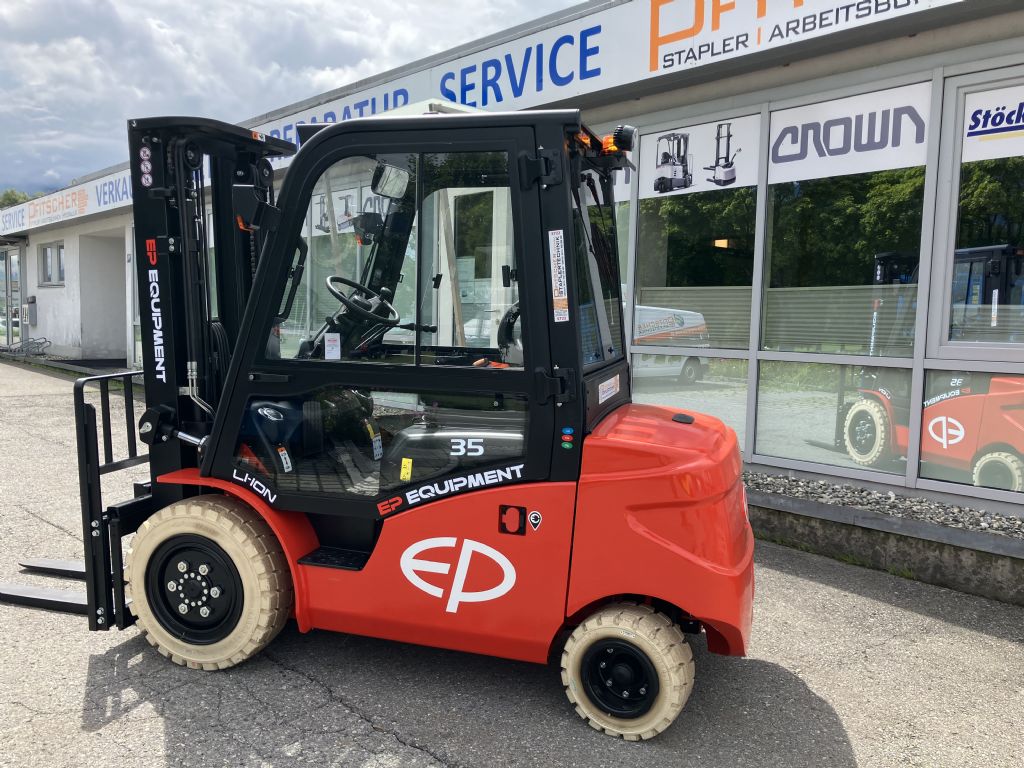 EP EFL353 Electric 4-wheel forklift www.staplertechnik.at EP EFL353 Electric 4-wheel forklift www.staplertechnik.at