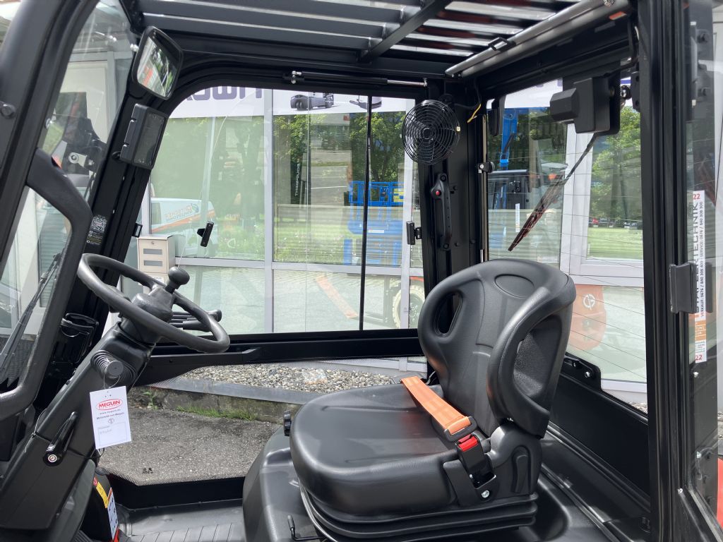 EP EFL353 Electric 4-wheel forklift www.staplertechnik.at EP EFL353 Electric 4-wheel forklift www.staplertechnik.at