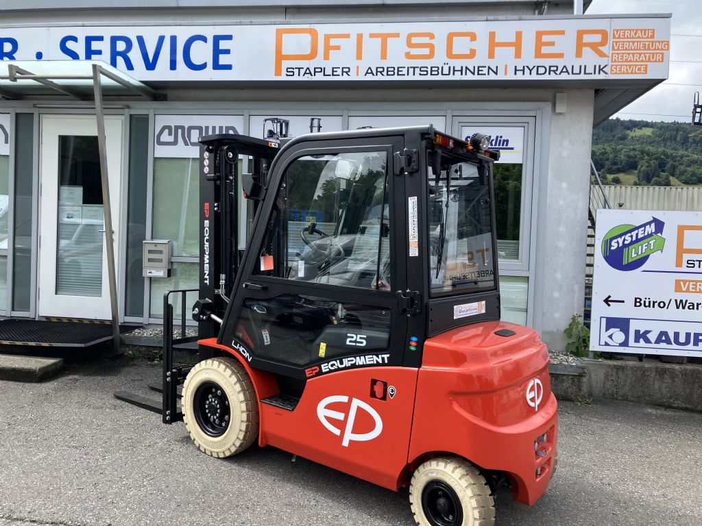 EP EFL 253 Elektro 4 Rad-Stapler www.staplertechnik.at EP EFL 253 Elektro 4 Rad-Stapler www.staplertechnik.at