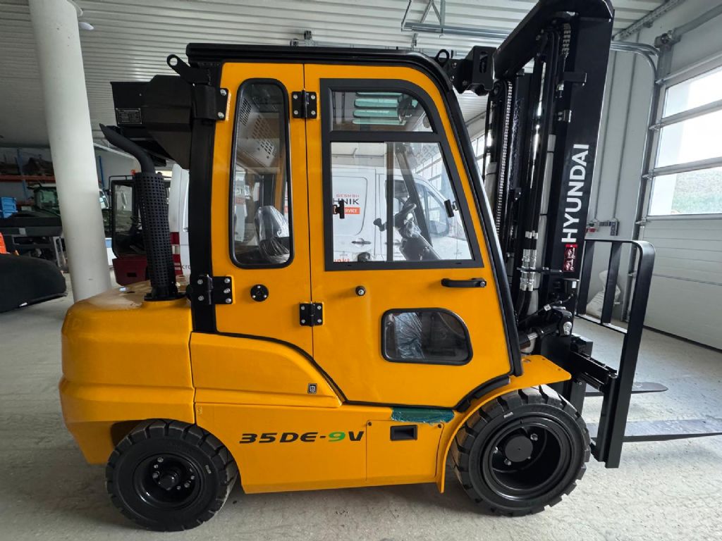 Hyundai 35DE-9V Diesel Forklift www.staplertechnik.at