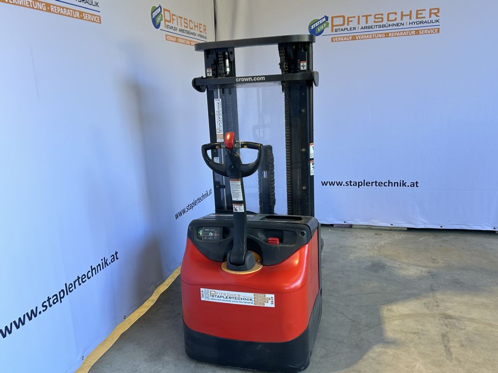 Crown-ES4000-Hochhubwagen-www.staplertechnik.at