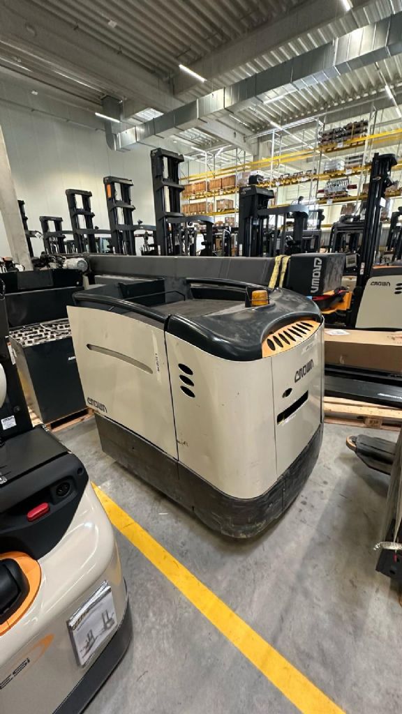 Crown-TSP6500-Schmalgangstapler-www.stapler-mueller.com