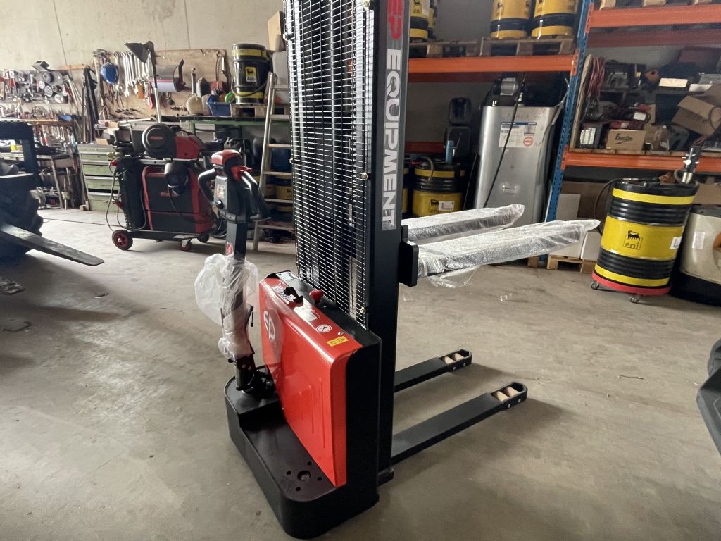 EP EST122 lithium ionen High Lift stacker www.staplertechnik.at EP EST122 lithium ionen High Lift stacker www.staplertechnik.at