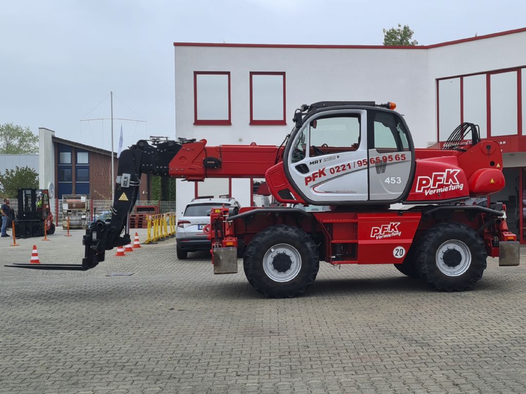 Manitou MRT 2150 Privileg + Teleskopstapler drehbar www.pfk.de Manitou MRT 2150 Privileg + Teleskopstapler drehbar www.pfk.de