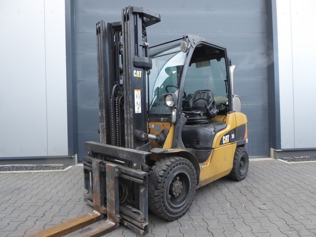 Caterpillar DP30N Dieselstapler www.zeidlerstapler.at