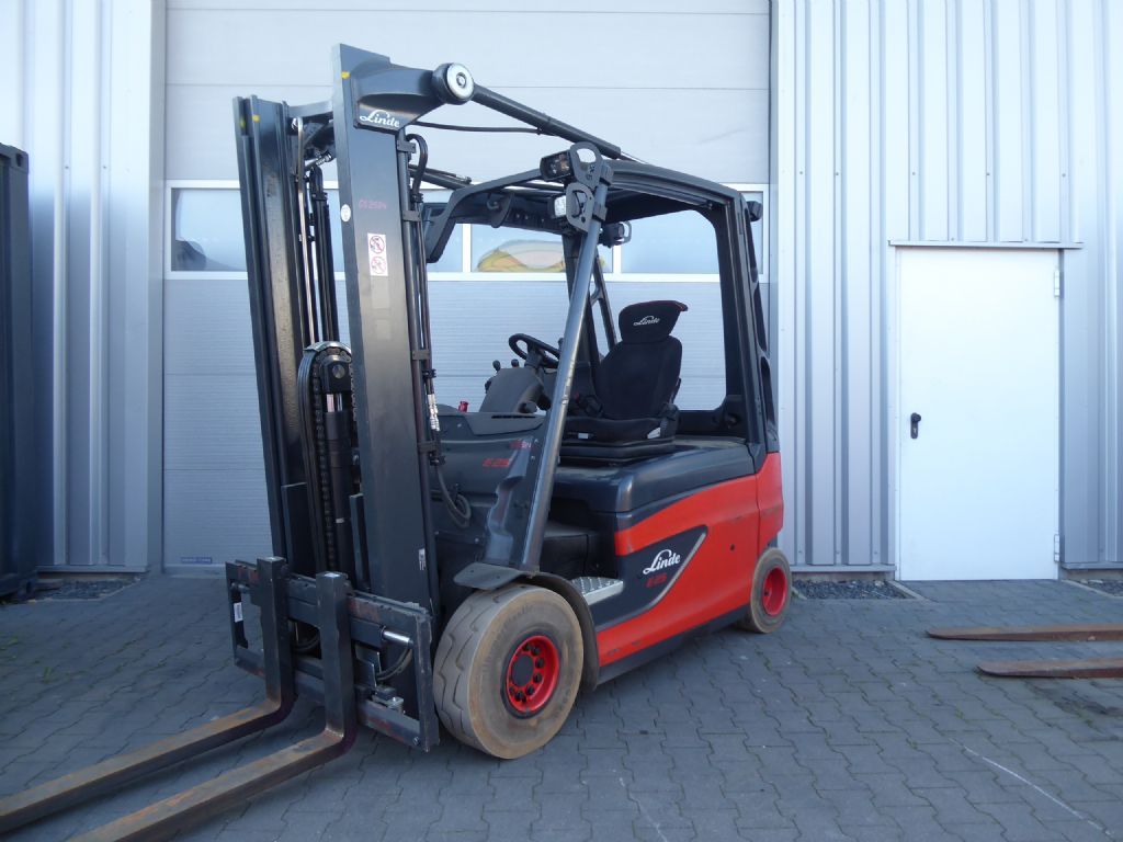 Linde E25L-01 Elektro 4 Rad-Stapler www.sks-stapler.at