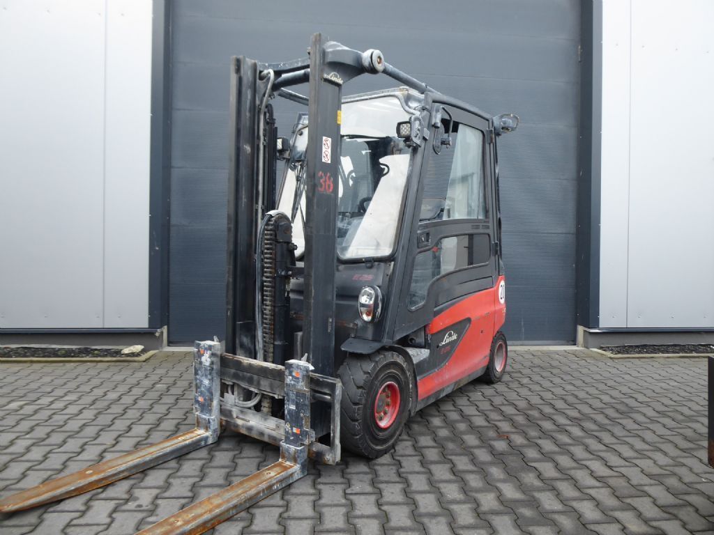 Linde E25L-01 Elektro 4 Rad-Stapler www.zeidlerstapler.at