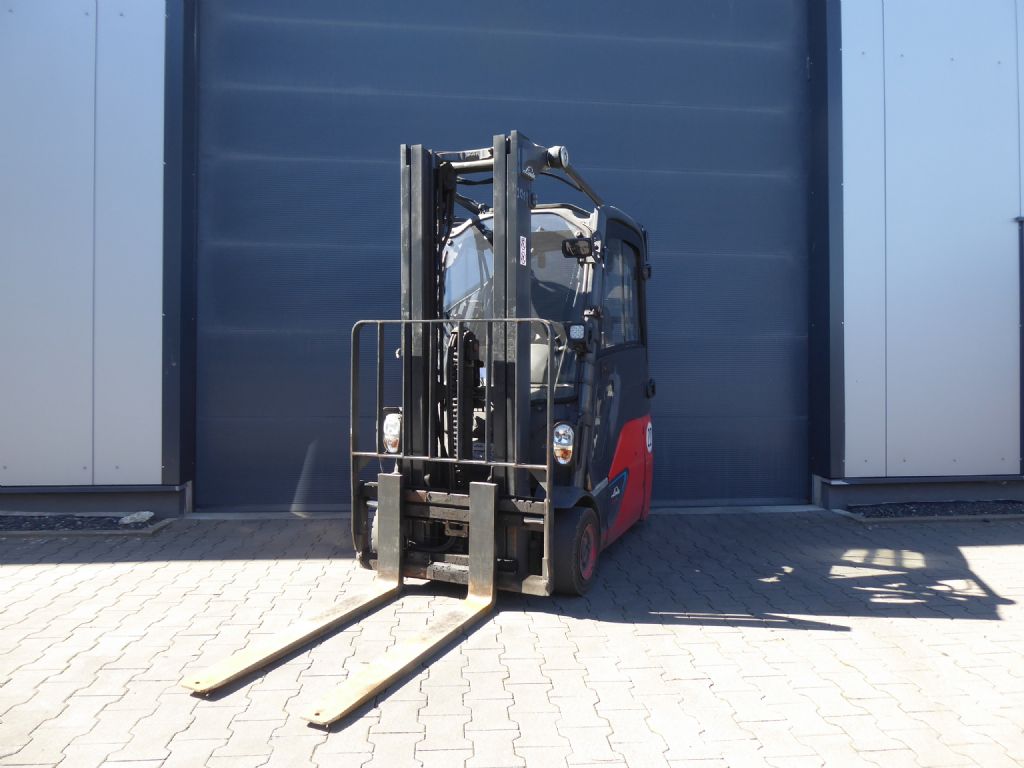 Linde E16-02 Lithium Ionen Elektro 3 Rad-Stapler www.sks-stapler.at