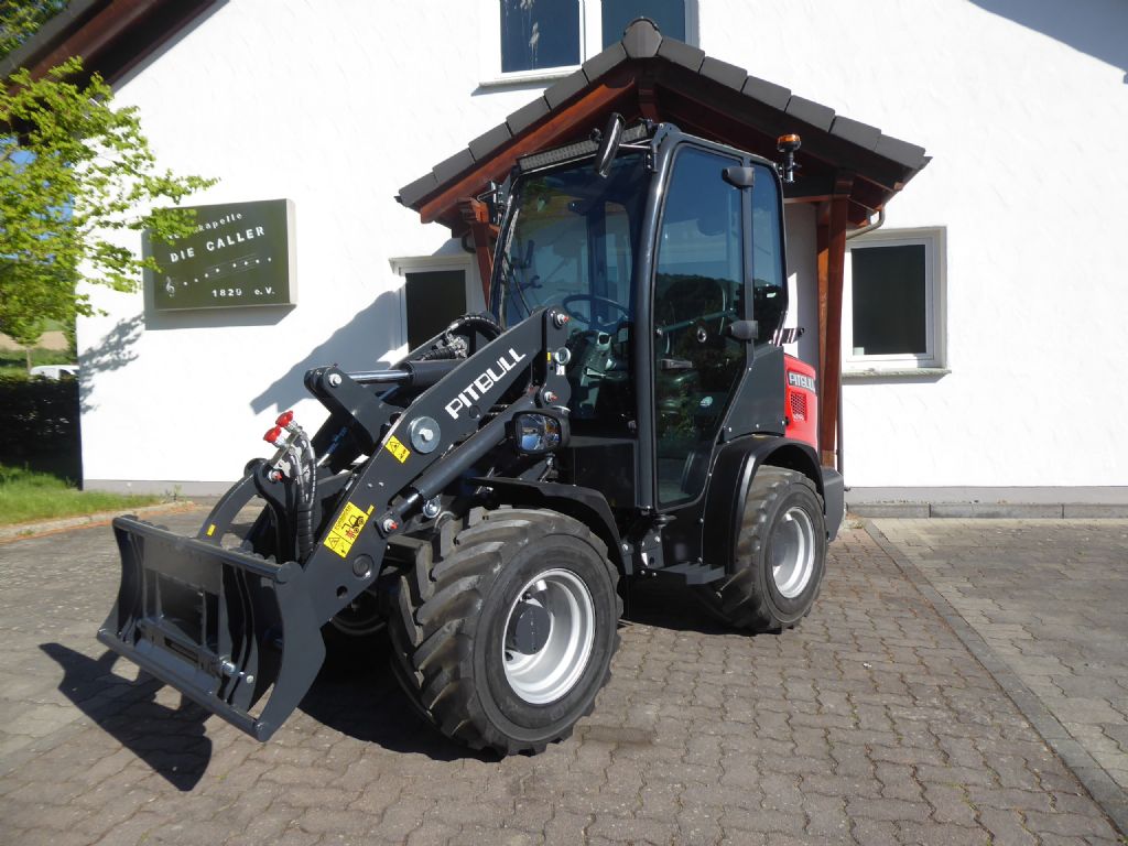 Pitbull Pitbull X27-45 mit Linde Hydrostat Hoflader www.rf-stapler.de