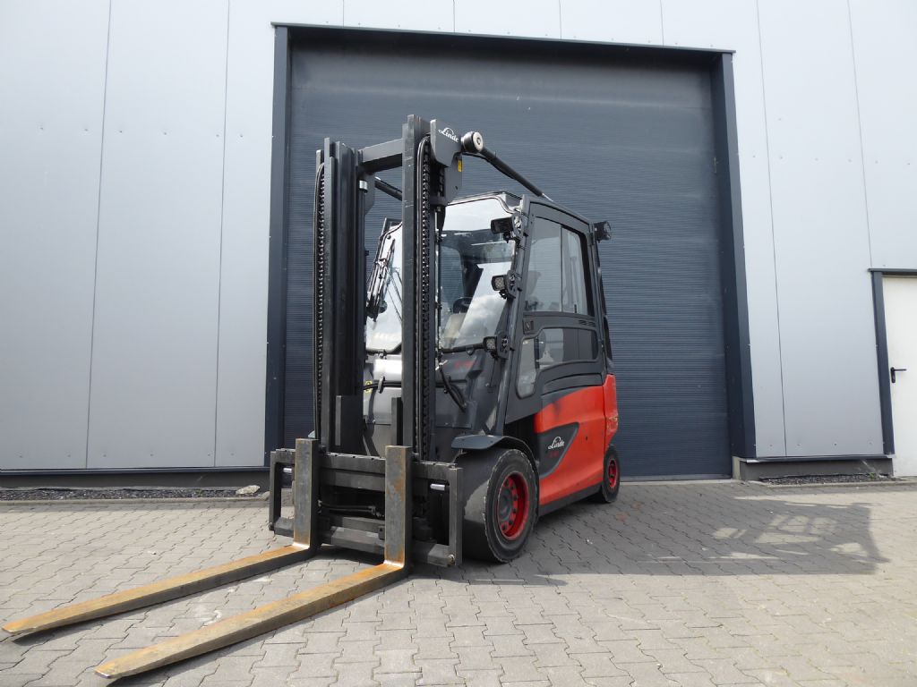 Linde E40HL-01/600 Elektro 4 Rad-Stapler www.sks-stapler.at