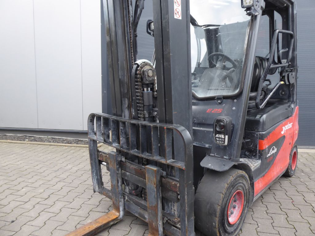 Linde E25-01 Elektro 4 Rad-Stapler www.sks-stapler.at