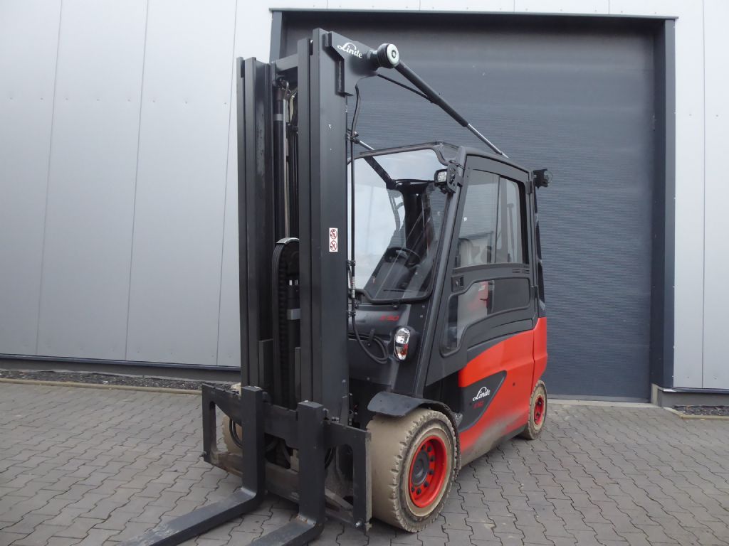 Linde E50HL-01 Elektro 4 Rad-Stapler www.sks-stapler.at